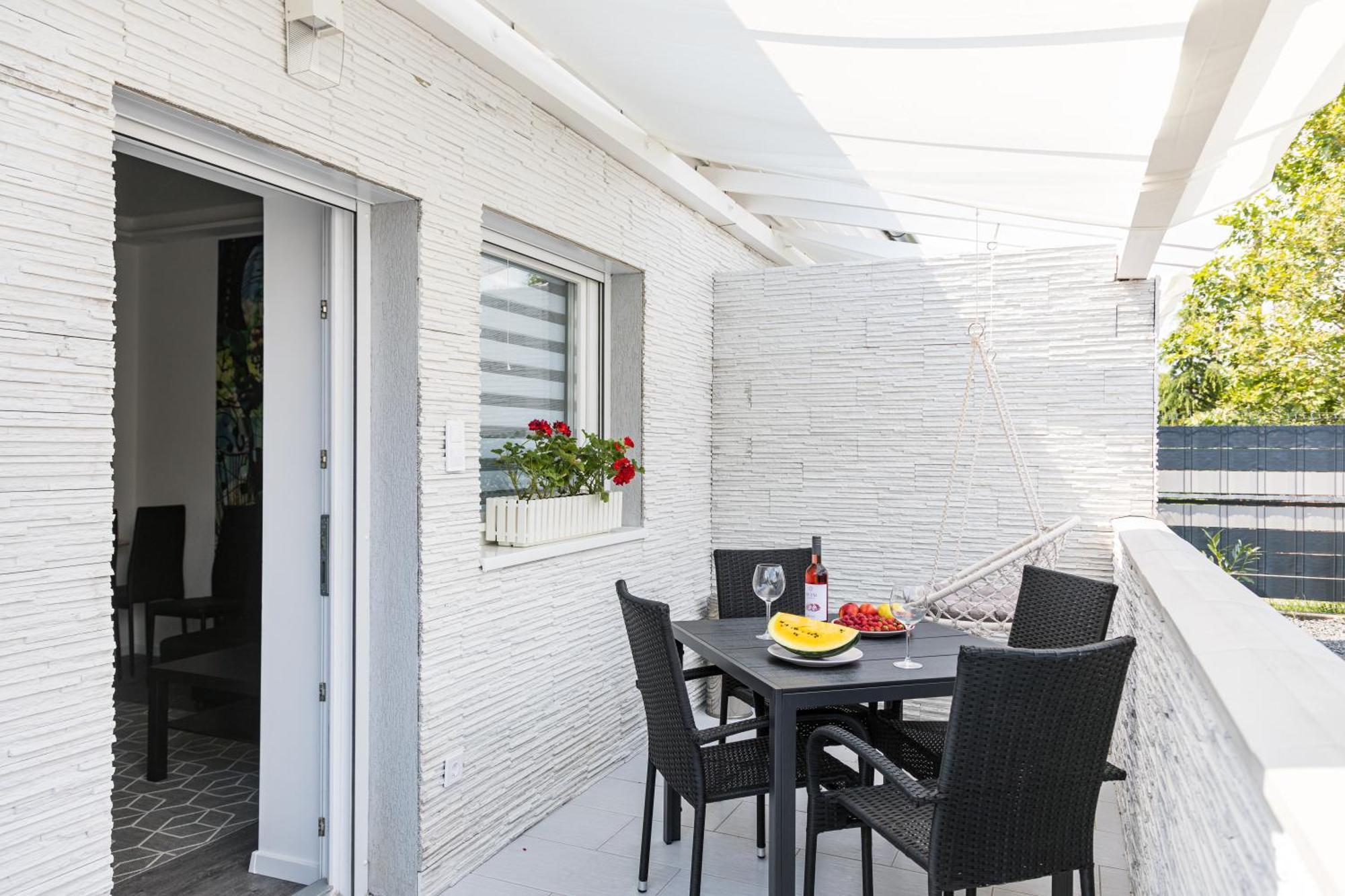 Balatonic Lemon Apartmanhaz Siofok Ngoại thất bức ảnh