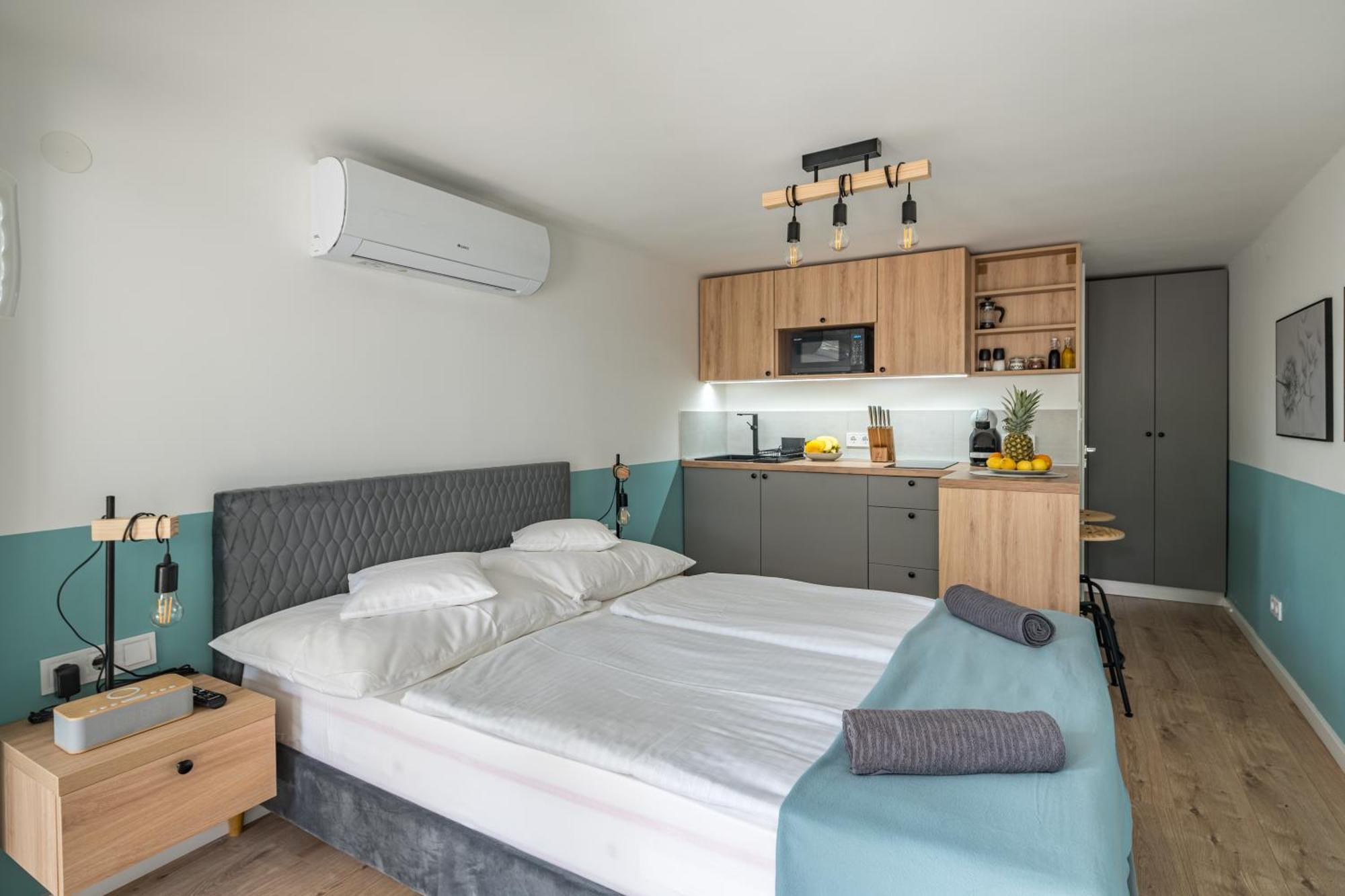 Balatonic Lemon Apartmanhaz Siofok Ngoại thất bức ảnh