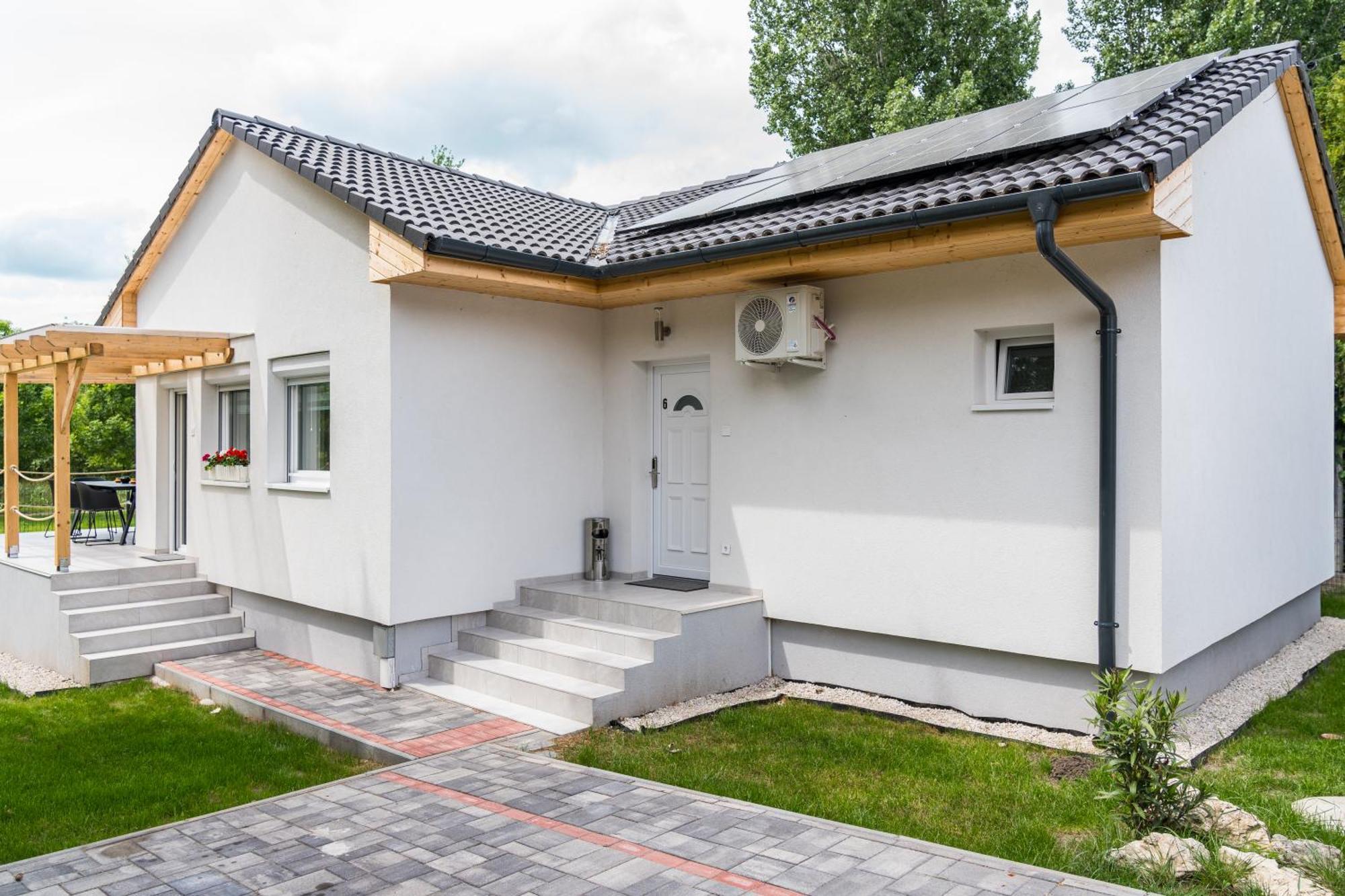 Balatonic Lemon Apartmanhaz Siofok Ngoại thất bức ảnh