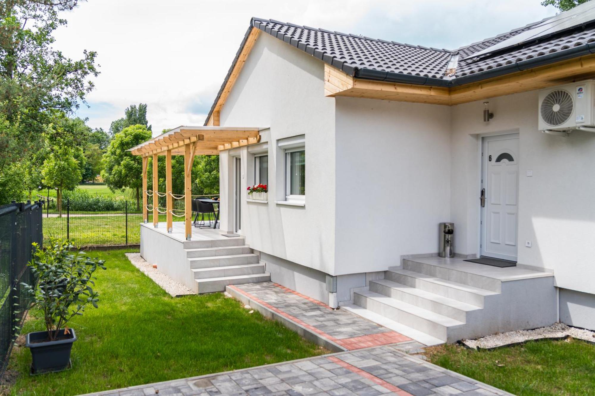 Balatonic Lemon Apartmanhaz Siofok Ngoại thất bức ảnh