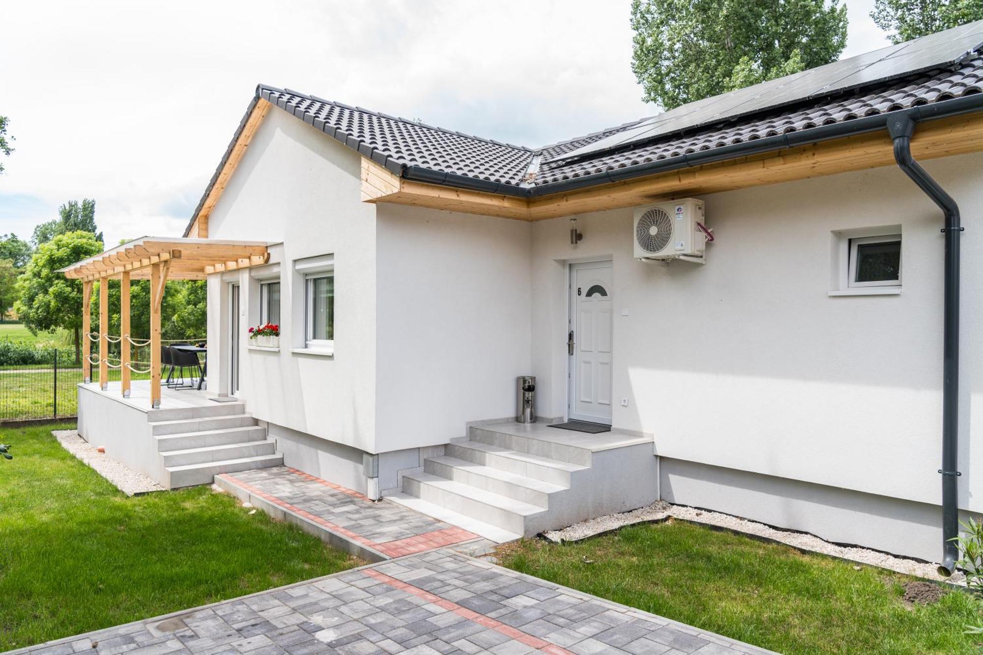 Balatonic Lemon Apartmanhaz Siofok Ngoại thất bức ảnh